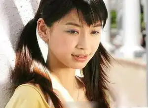 杨颖15岁旧照曝光,前后颜值变化引热议,网友整牙的功效太神奇
