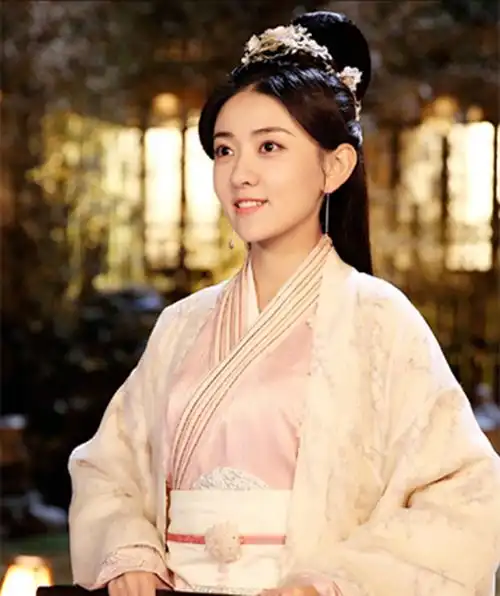 梁洁新剧造型不输双世宠妃,美得像个公主,播出时间让人期待
