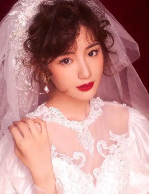 气场十足的毛晓彤
