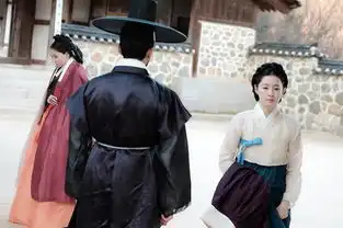 师任堂剧照公开李英爱宋承宪吴允儿三者相遇
