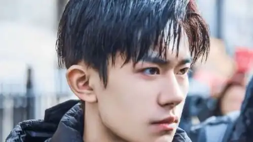 易烊千玺开玩具车这样的老板我慕了
