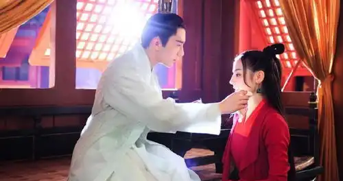 领主角的钱,却演配角戏的男主,被网友嘲讽活在预告里的男主