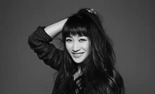 两次流产至今无子,富豪丈夫把她宠成公主,如今42岁仍美到发光