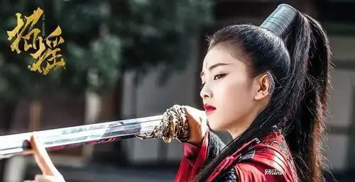 白鹿的多重身份,网红模特演员,她如何在竞争中脱颖而出
