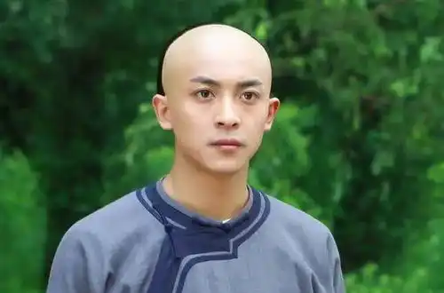 小舍得被叫张伟却不跳戏,不刻意摆脱标签的李佳航赢了

