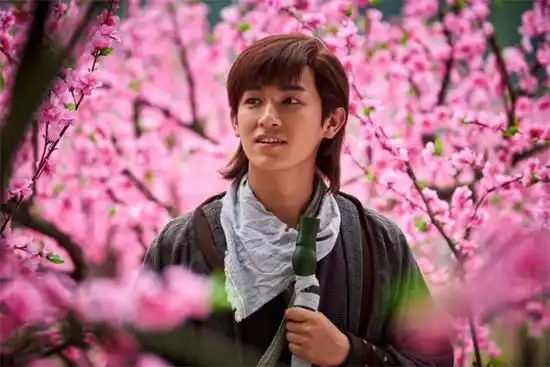 杨旭文射雕英雄传重现经典拼劲十足
