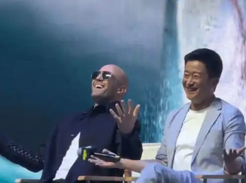 吴京新片将上映,明明是三百亿影帝,却给美国人作配,他图什么