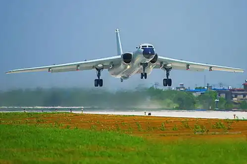 中国空军首次飞越宫古海峡
