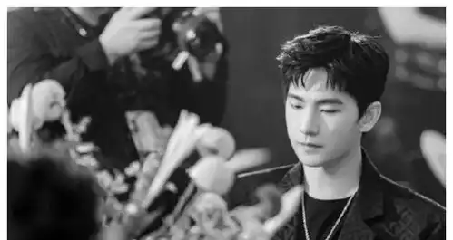 芭莎内场图贵气靠滤镜,景甜张彬彬,芭莎都在磕的cp
