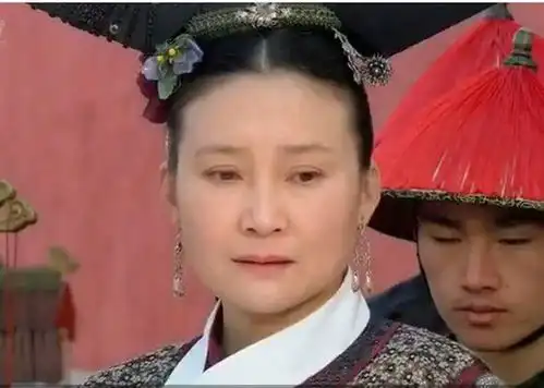甄嬛传里这位老演员你注意到了么她帮过甄嬛不止一次
