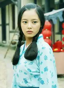 公然diss对手,怼黑粉上热搜,她就这么想红