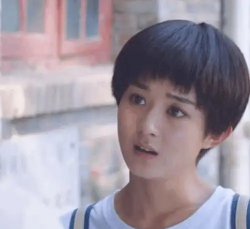 有一种惊艳叫赵丽颖剪短发,看到她4年前剧照,才知她颜值多耐打