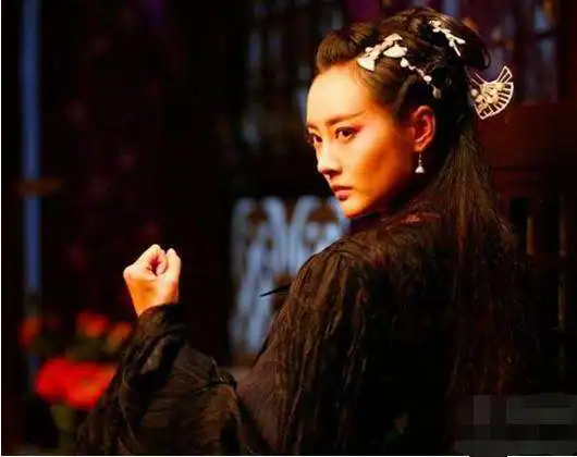 从三生三世到如懿传,李纯同是饰演反派,却一个被赞一个被骂
