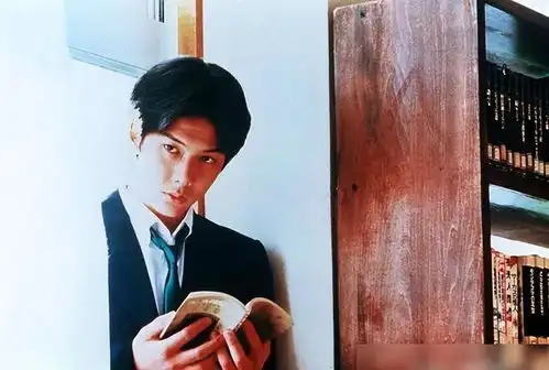 最后的美少年柏原崇47岁清瘦不油腻,和女友交往13年不结婚
