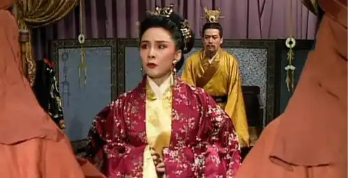 曹操想把权力还给大汉天子,曹丕一眼看穿我还是先下手为强吧
