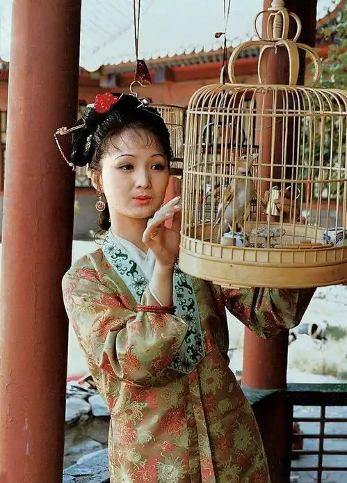 古代大户人家夫妻睡觉,旁边要守着个丫头,这是要做什么