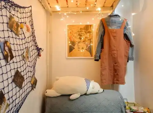 住的不如监狱大揭秘网络主播4.5m2蜗居生活荐号
