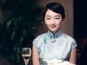 扮得小清新的周冬雨终究hold不住民国风
