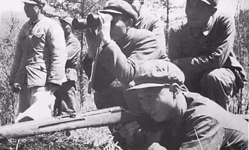 神枪手张桃芳上甘岭战役,狙击214人,张艺谋要将他拍成电影
