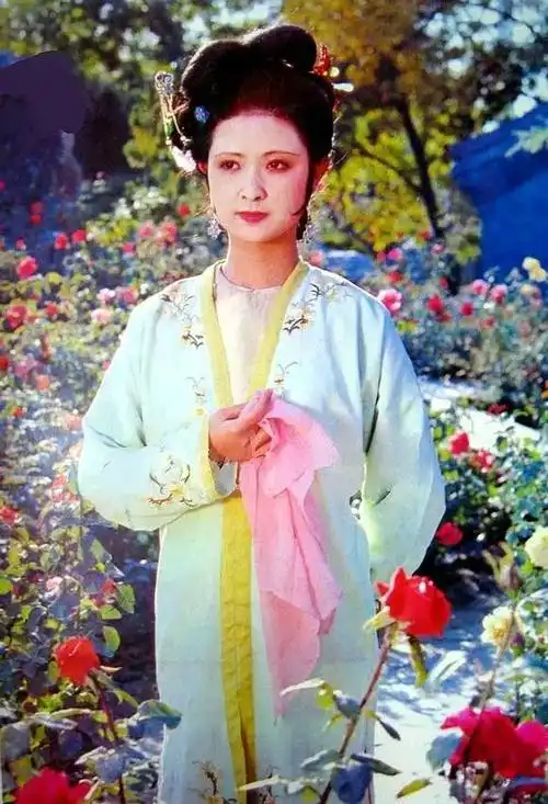 红楼梦中尤氏为什么放任贾珍贾蓉欺负自己的妹妹