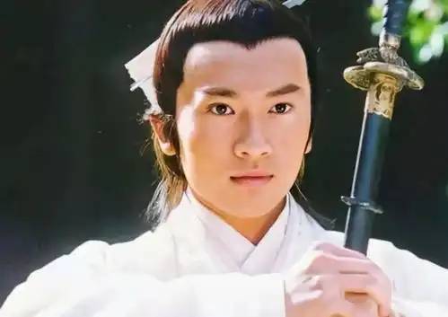 难怪慕容复死不见尸,你看他改名换姓成了谁他传人比张三丰都强
