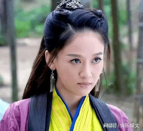 43岁陈乔恩否认怀孕转发没看文案很抱歉,第三位家人是指宠物狗