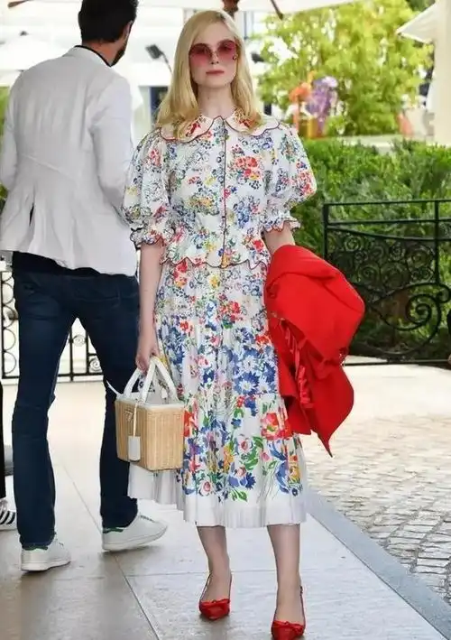 今夏最优雅温柔的混搭cp娃娃领连衣裙高跟鞋,也太好看了