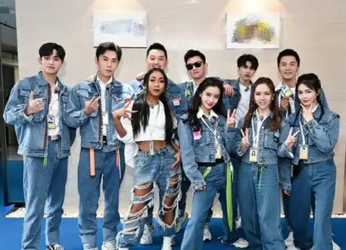 跑男宫廷风造型路透,baby像公主,黄旭熙文艺范儿,蔡徐坤王子本人