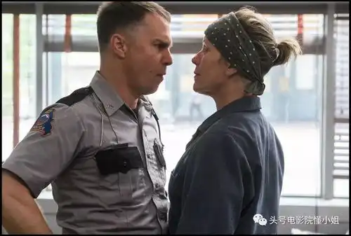 豆瓣8.8分这部讽刺美国警察的电影将成明年奥斯卡奖黑马