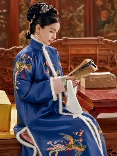 baby尝试唐装,跳舞裙子散开后不小心露出鞋,看清后也太闹着玩了
