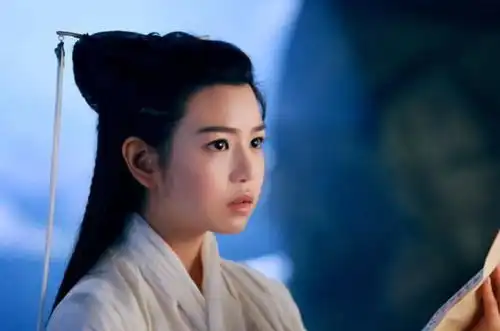 有种变化叫陈妍希,曾因为小龙女造型被嘲包子脸,如今美到不敢认
