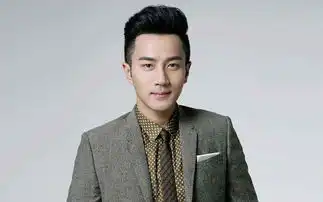 刘恺威与靳东机场照,网友两人根本不在同一个档次