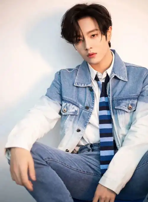 他是王一博好兄弟,没戏拍临时组合将解散,现只能狂跑综艺太唏嘘
