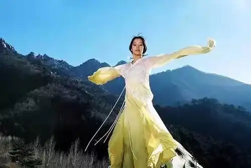 神话2来了,主演成龙彭小苒
