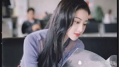 景甜复古泡泡袖好迷人弯弯柳叶眉气质出众,不愧是司藤小姐
