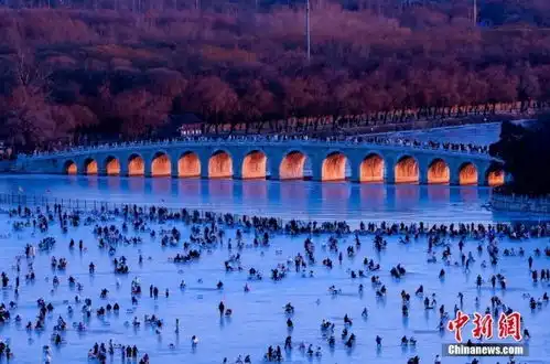 北京颐和园淡季不淡游人如织