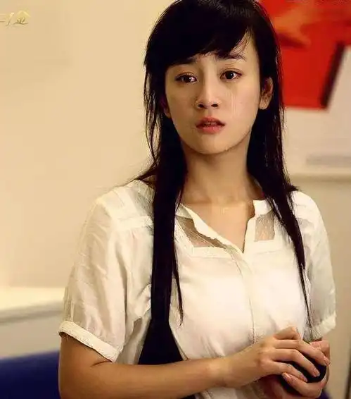 夏家三千金张檬晒照,v领裙秀身材,网友羡慕金恩圣
