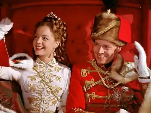 真实的茜茜公主爱旅行,他老公弗兰茨则是欧洲最强哈布斯堡家族