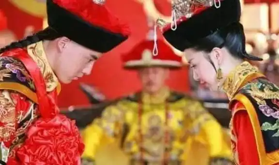 还珠格格永琪与欣荣生子,为何小燕子还爱他看班杰明做了啥吧
