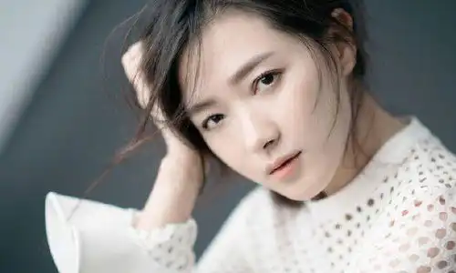 万茜的人设崩塌,揭开了娱乐圈众人的遮羞布