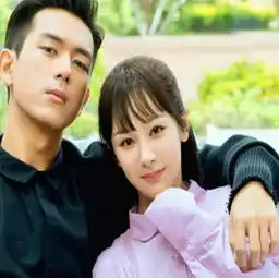 微微一笑很倾城中竟有李现,与王思聪合影,却只能站后排
