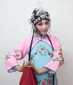 刘涛京剧青衣扮相妩媚动人眼神迷离惹人怜爱
