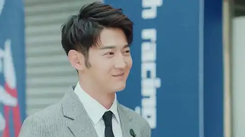 极速青春天野要路杰开破车,胖子打开盖子,顿时哇塞了