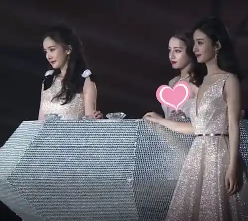 赵丽颖绝不简单圈内她只是收视女王,出圈后活脱脱的商业大佬
