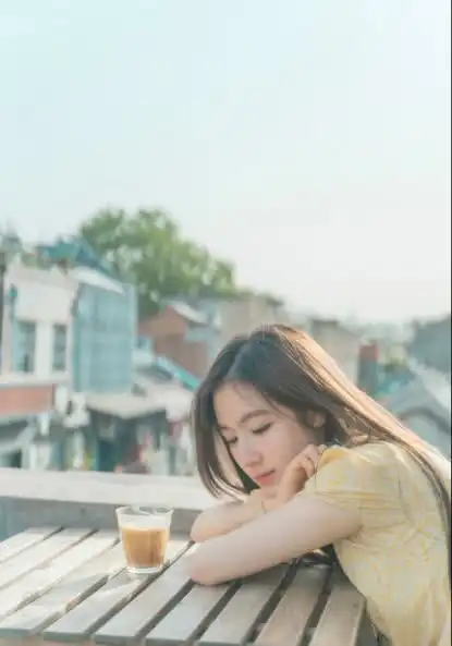 99后百花齐放李兰迪穿黄裙凹出紧致身材,蒋依依走公主风很唯美