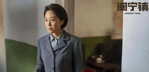 正午阳光新剧上线,闽宁镇首发剧照,看到男主后追定了
