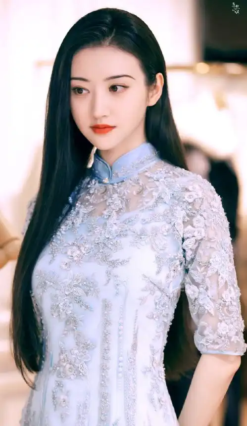 景甜适配司藤,是因为她听了网友的话,留起长发做人间富贵花
