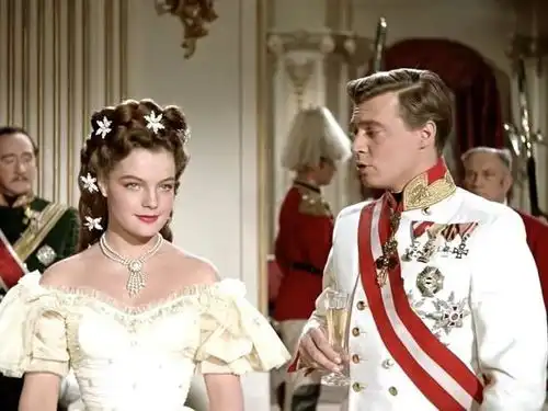 看了茜茜公主和姐姐奈奈的生活照,就知道弗兰兹为何不听妈妈的话