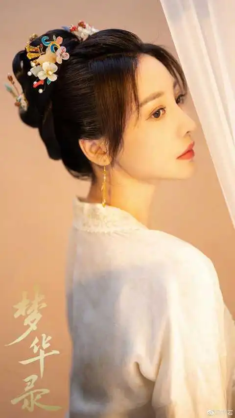 柳岩晒梦华录剧照,穿古装襦裙温婉大方,期待在新剧中的表现
