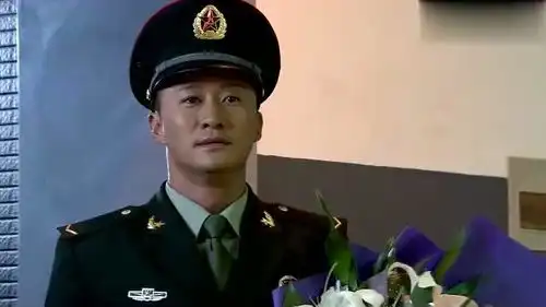 我是特种兵何晨光向女教官道歉,女教官竟向他挑战
